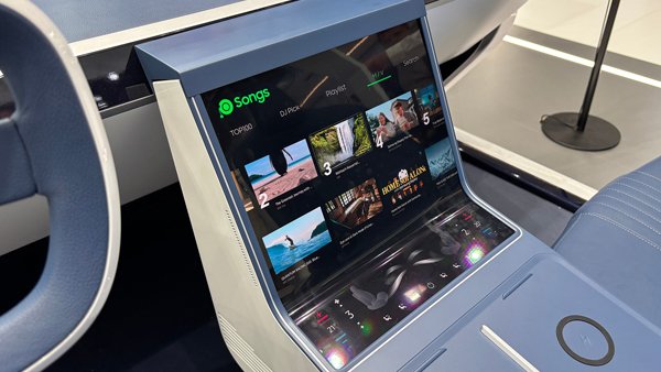 Bukan Lagi Fiksi: Layar Mobil yang Bisa Menggulung dan Lenyap Seketika image