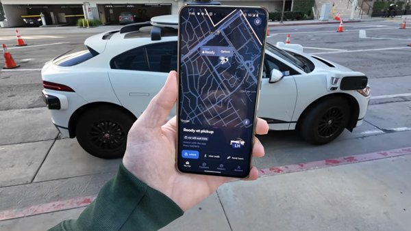 Mengintip Teknologi Taksi Canggih 'Melihat' dan 'Berpikir' Sendiri image